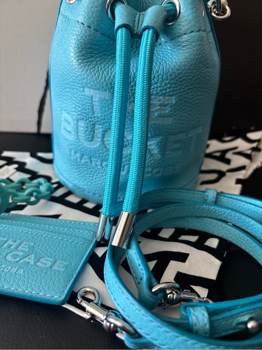 Marc Jacobs MINI The Bucket Bag in Turquoise with Card Case and Bracelet - Picture 5 of 14